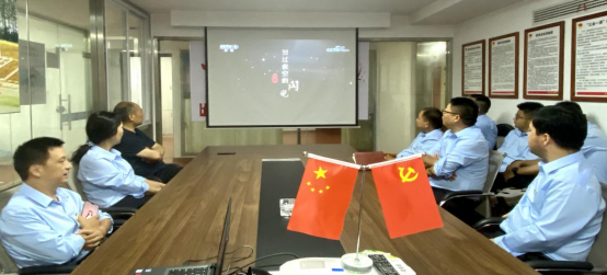 公司黨支部組織唱革命紅歌，觀看紅色紀(jì)錄片 ， 紅心向黨，喜迎“七一”(圖2)